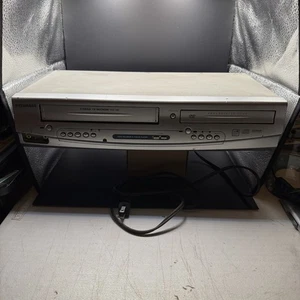 Sylvania DVC841G Lettore DVD registratore combo/leggero - NO TELECOMANDO! - Foto 1 di 9
