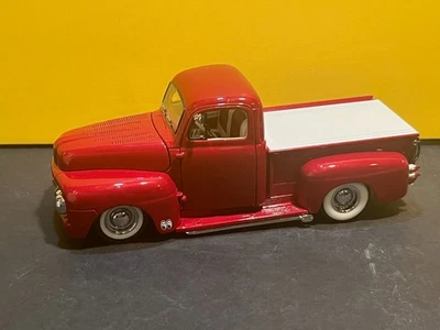 1/24 DANBURY MINT 1951 FORD F-1 CUSTOM PICKUP TRUCK RED - Image 1 of 4