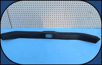 2003-2011 Crown Victoria Mercury Grand Marquis trava de tronco escudo de arranhão bonde fabricante de equipamento original - Imagem 1 de 4