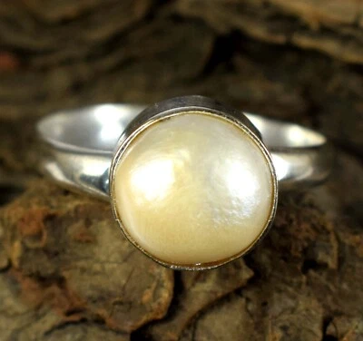 Anillo de compromiso de piedras preciosas redondas de 12,45 quilates con perlas blancas naturales del Mar del Sur de Tahití Foto 1 de 4