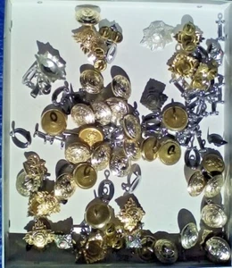 A LARGE TRAY OF MILITARY BUTTONS & FIXTURES PIPS NUMBERS LETTERS NAVY ETC - Picture 1 of 5