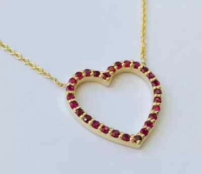 Colgante de mujer enchapado en oro amarillo de 14 k de corte redondo de 1,20 quilates creado en laboratorio con corazón de rubí rojo Foto 1 de 4