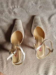Ladies Ivory Wedding Shoes Size 5 - Imagen 1 de 4