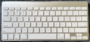 GENUINE Apple Wireless Bluetooth Keyboard A1314 Mac Aluminium - Picture 1 of 3