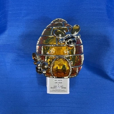 Bath & Body Works Honeycomb Bee Hive 3 Scent Control Nightlight Plug Amber Gold - Image 1 of 4