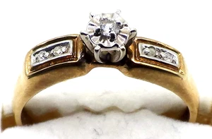 HERMOSO ANILLO DE COMPROMISO SÓLIDO DE CINCO DIAMANTES DE ORO AMARILLO DE 10K - Imagen 1 de 7