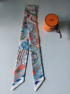 Neu!Hermès twilly - Les Murmures De La Forêt Beige Rose/Rose/Bleu - Bild 1 von 6