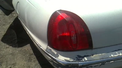 Driver Tail Light Quarter Panel Mounted Fits 98-02 LINCOLN & TOWN CAR 29562047 - Image 1 of 4