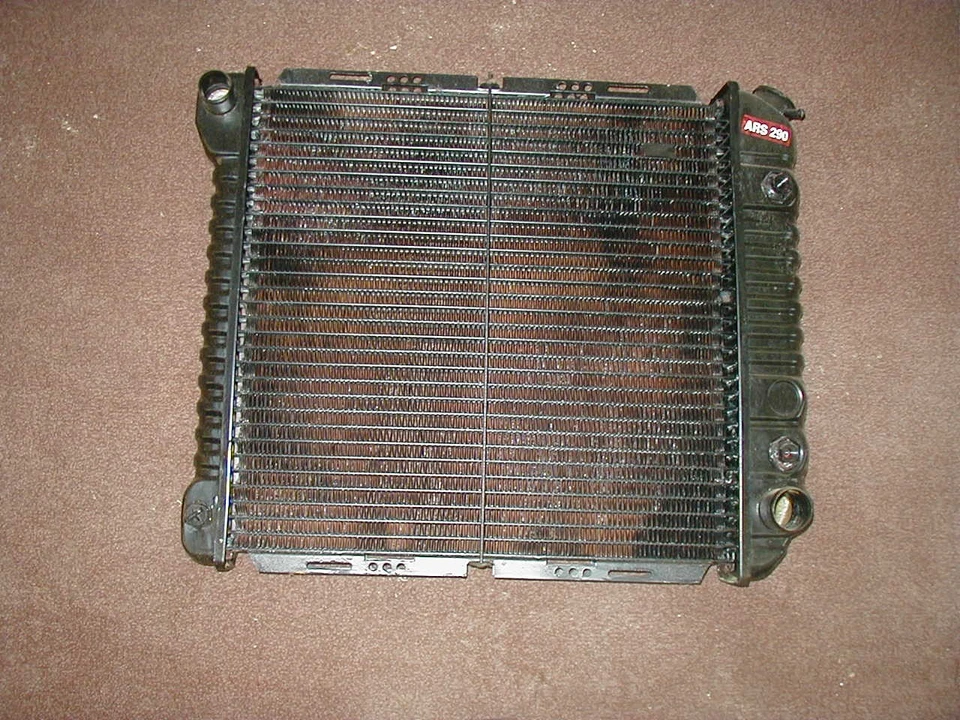 N.O.S. RADIATOR 1983-1984 FORD RANGER 4CYL. GAS AT. 1 3/16 THICK. PART NO. #782 - Изображение 1 из 1