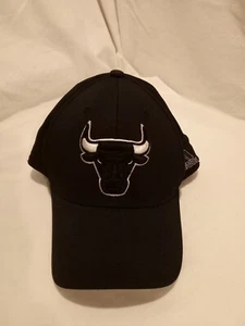 Chicago Bulls Ball Cap Hat Adidas Fitmax 70 Sz L/XL NBA Basketball - Picture 1 of 7