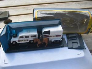 CORGI GS 44 MOUNTED POLICE SET FROM 1978 AGE WORN SET WITH POLICEMAN AS SHOWN - Picture 1 of 8