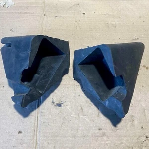 Mercedes-Benz W126 Interior Central Lock Vacuum Pump Cover Insulation 1268050490 - Picture 1 of 5
