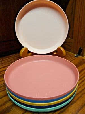 Juego TARGET Pillowfort 6) Platos de bocadillos de almuerzo de plástico multicolor B28 de 7,25" Foto 1 de 4