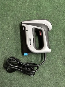 Pistola grapadora eléctrica compacta Arrow T50ACD para manualidades reparaciones y tapicería - Imagen 1 de 6