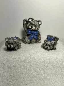 Lotto di 3 mini statuine orsacchiotto con fiocchi blu - Foto 1 di 24