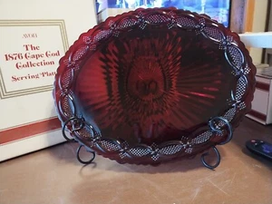 Eine Vintage Avon 1876 Cape Cod Rubinrot Glas Oval Servierplatte Tablett 13,5 "X 10,5" - Bild 1 von 1