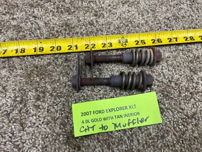 Juego de 2 pernos silenciadores Ford Explorer Cat 2006-2010 Foto 1 de 4