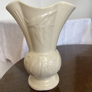 Vaso vintage McCOY manici in ceramica a coste 8 1/2'' bianco MADE IN USA - Foto 1 di 6
