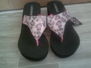 Olivia Miller Black Woman’s Flip Flop Sandals Size7 NWT - Picture 1 of 3