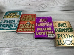 Stephanie Plum Between the Numbers Janet Evanovich Hardcover Books Holiday Lot 4 - Bild 1 von 14