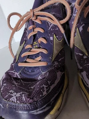 美津浓 Wave Creation 16 女式 10 码跑步鞋紫色运动鞋 — 第 1/4 张图片