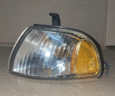 Luz marcadora lateral delantera izquierda Subaru Legacy Outback 1996-98 usada OEM Foto 1 de 4