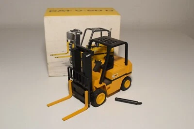 A31 1:25 NZG N.Z.G. 309 CATERPILLAR V50D CARRELLO ELEVATORE CARRELLO ELEVATOR... - Immagine 1 di 4