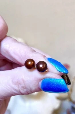 Hermoso Diseñador 14 Kt. Aretes de perlas de bronce brillante de oro amarillo Foto 1 de 4