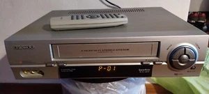 VIDEOREGISTRATORE VHS VCR DAEWOO ST767+telecomando (non Testato) - Foto 1 di 9
