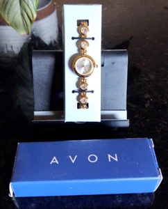 RELOJ PULSERA AVON DIAMANTE BRILLANTE PIEDRA NACIMIENTO ABRIL ESTRÁS TONO ORO - Imagen 1 de 5