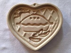 Pampered Chef Stoneware Cookie Mold Welcome Home Heart 1998 USA Apple Pie Heart - Picture 1 of 2