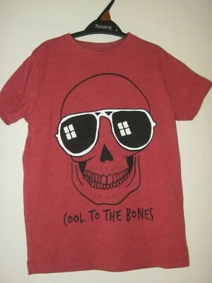 BOY'S NEXT RED "COOL TO THE BONES" T-SHIRT. Age 7 years. Height 122 cm. - Image 1 of 4