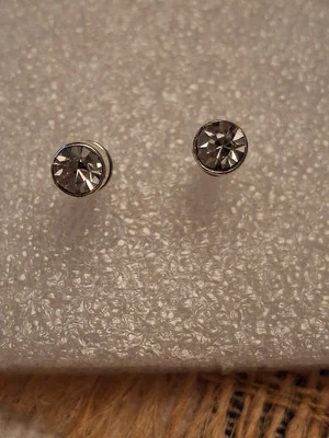 Pre Owned  Glass Stud Earrings White Gold Plated Great Gift - Image 1 of 4