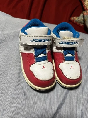 Bebé Niño Pequeño RARO Nike Air Jordan 352715-141 2009 Blanco Rosa Azul Zapato Talla 5 Foto 1 de 4