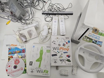 Nintendo Wii Konsole Mario Kart 8 Zubehör Set, Wii Sports, Wii Fit, Bundle - Bild 1 von 4