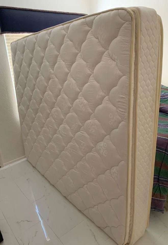 Colchón Cal King ligeramente usado Foto 1 de 1