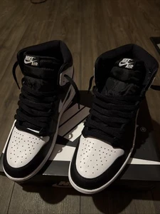 Air Jordan Air Jordan 1 Retro High OG'Black White 2.0' DZ5485-010 Men'sShoes - Picture 1 of 14