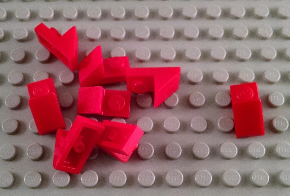 LEGO Lot of 8 Red 2x1 Slopes with Cut Out - Image 1 of 1