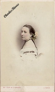 LONDON COLOURED CDV PORTRAIT OF LADY FLOWER IN HAIR VICTORIAN FASHION #D4228 - Picture 1 of 2