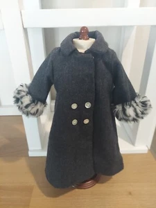 Abrigo Muñeca American Girl NELLIE Vacaciones Invierno Gris Lana con Borde de Piel de Leopardo - Imagen 1 de 6
