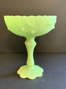 VINTAGE FENTON GLASS CUSTARD LIME GREEN, URANIUM PEDESTAL CANDY COMPOTE - Picture 1 of 12