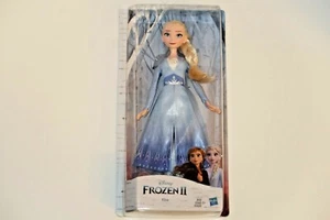 Brandneu Disney Frozen 2 Elsa Modepuppe mit langen blonden Haaren & blauem Outfit - Bild 1 von 2