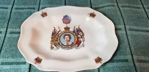 Queen Elizabeth II silver jubilee plate Scalloped edge Prince William Pottery Co - Picture 1 of 7