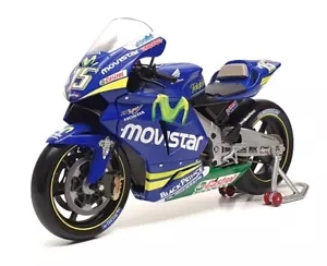 Minichamps 1/12 Scale 122 041015 - Honda RC211V S. Gibernau MotoGP 2004 - Picture 1 of 6