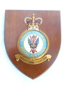 RAF/ROYAL AIR FORCE    BOMBER COMMAND       MESS  WALL  PLAQUE/CREST/SHIELD - Picture 1 of 1