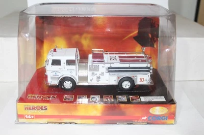 CORGI Heroes Under Fire Seagrave K cabina cerrada Harrison, Departamento de Bomberos de Nueva York Motor 10 Foto 1 de 4