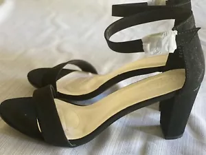 Brand New In Box Black Women's 8.5 Wide Heels Sandals - Picture 1 of 5