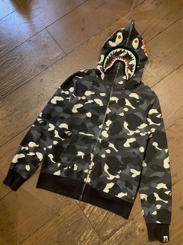 A BATHING APE (BAPE) Felpa con cappuccio BAPE L Shark City mimetica usata in ottime condizioni autentica rara scimmia