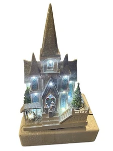 Escena de iglesia animada de Navidad LED Holiday Living Village #0577504 probado/funciona - Imagen 1 de 5