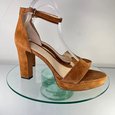 Sandalia Vince Camuto Sathina Plataforma Tacón 11 M Marrón Gamuza Tobillo Correa Baile Foto 1 de 4